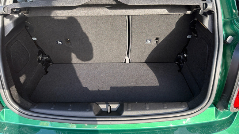 MINI Hatchback 1.5 Cooper Classic 3dr Auto Petrol Hatchback